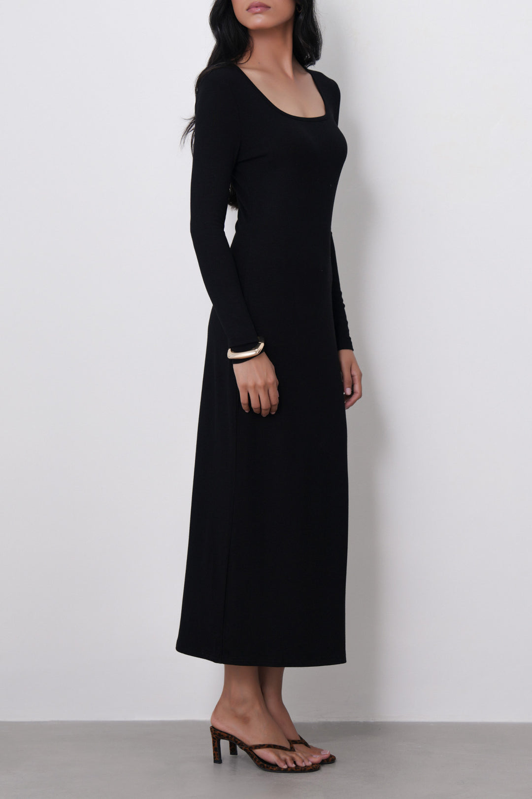 BLACK SCOOP NECK DRESS