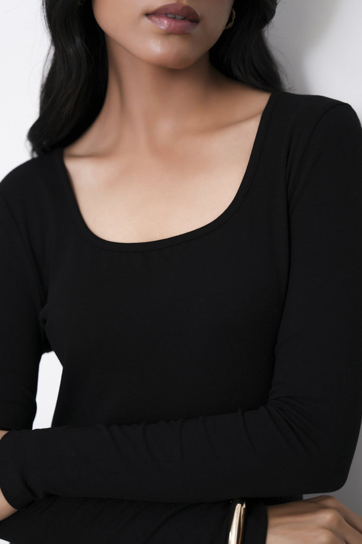 BLACK SCOOP NECK DRESS