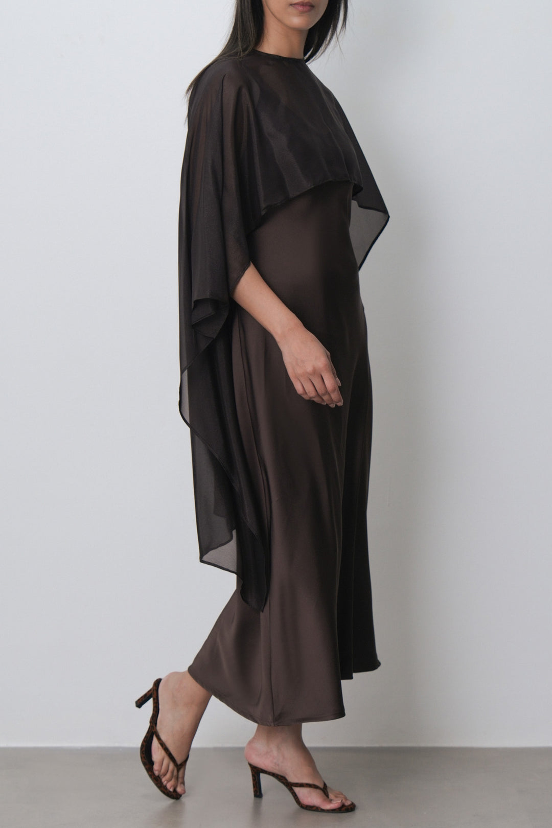 DATE NIGHT DRESS WITH CAPELET