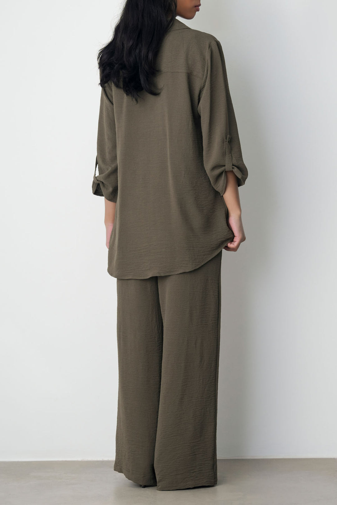 BROWN SLINKY HALF PLACKET BLOUSE