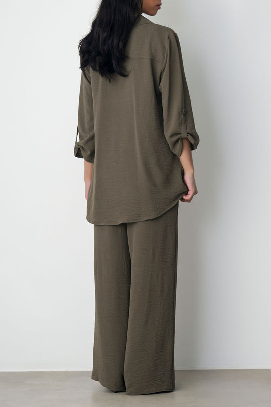 BROWN SLINKY HALF PLACKET BLOUSE