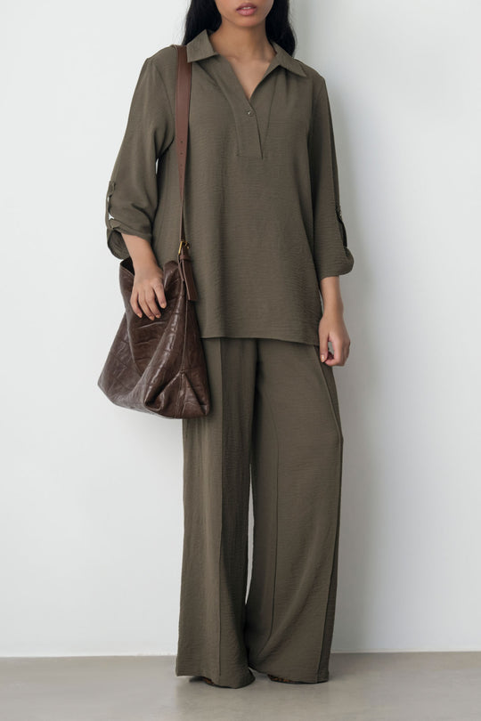 BROWN SLINKY HALF PLACKET BLOUSE