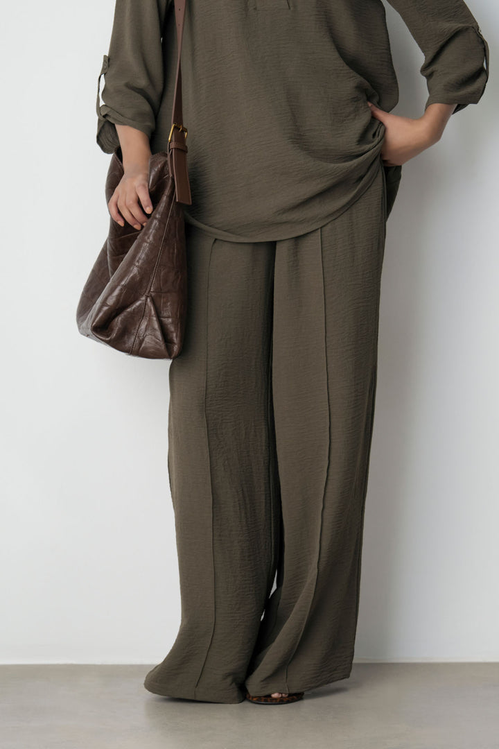 BROWN SLINKY HALF PLACKET BLOUSE