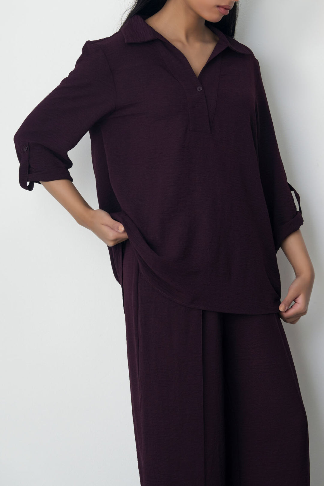 WINE SLINKY HALF PLACKET BLOUSE