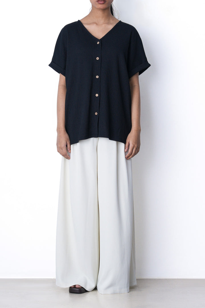 BLACK V-NECK KNIT BLOUSE