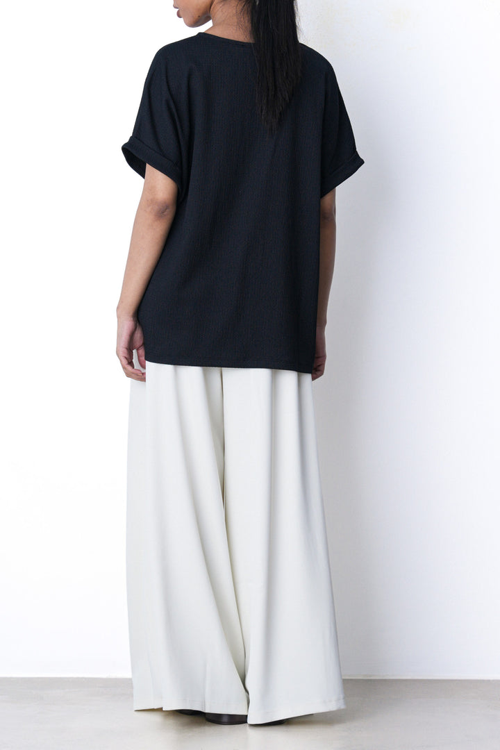 BLACK V-NECK KNIT BLOUSE