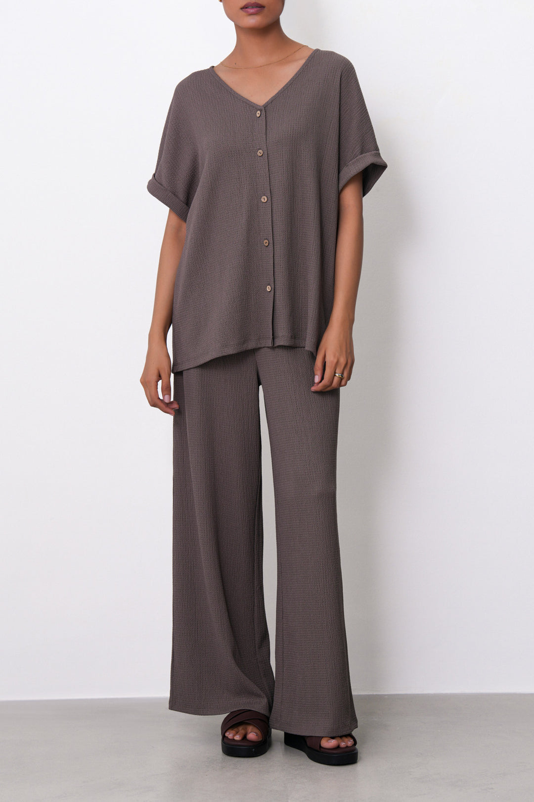 BROWN V-NECK KNIT BLOUSE