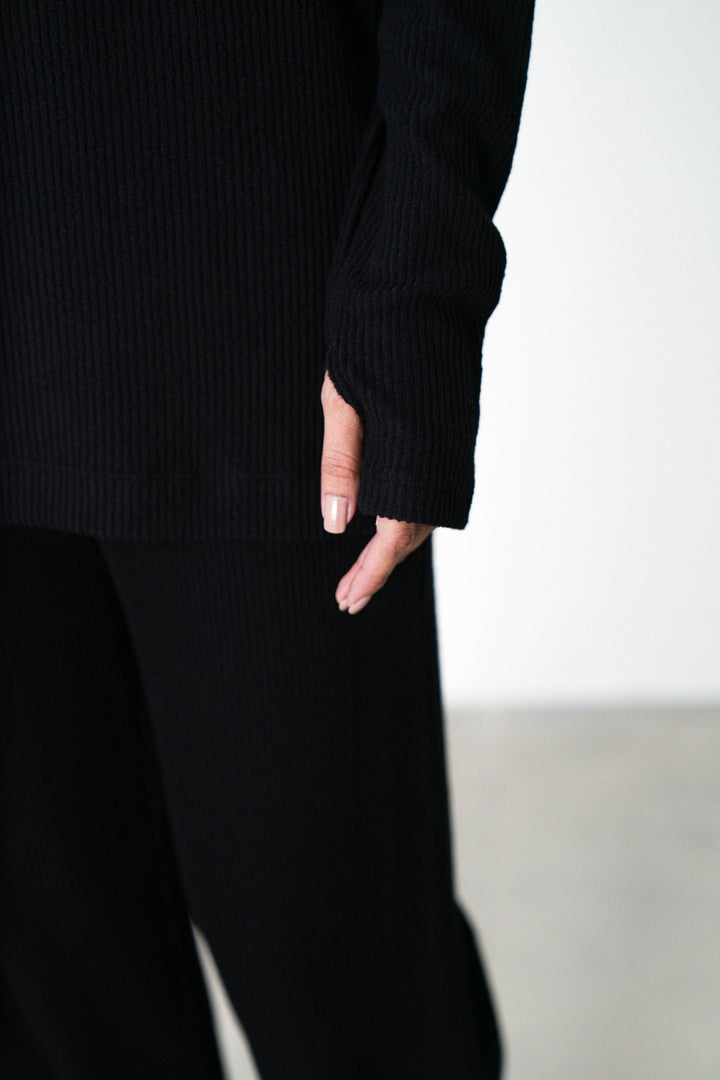 BLACK SOFT KNIT PULLOVER