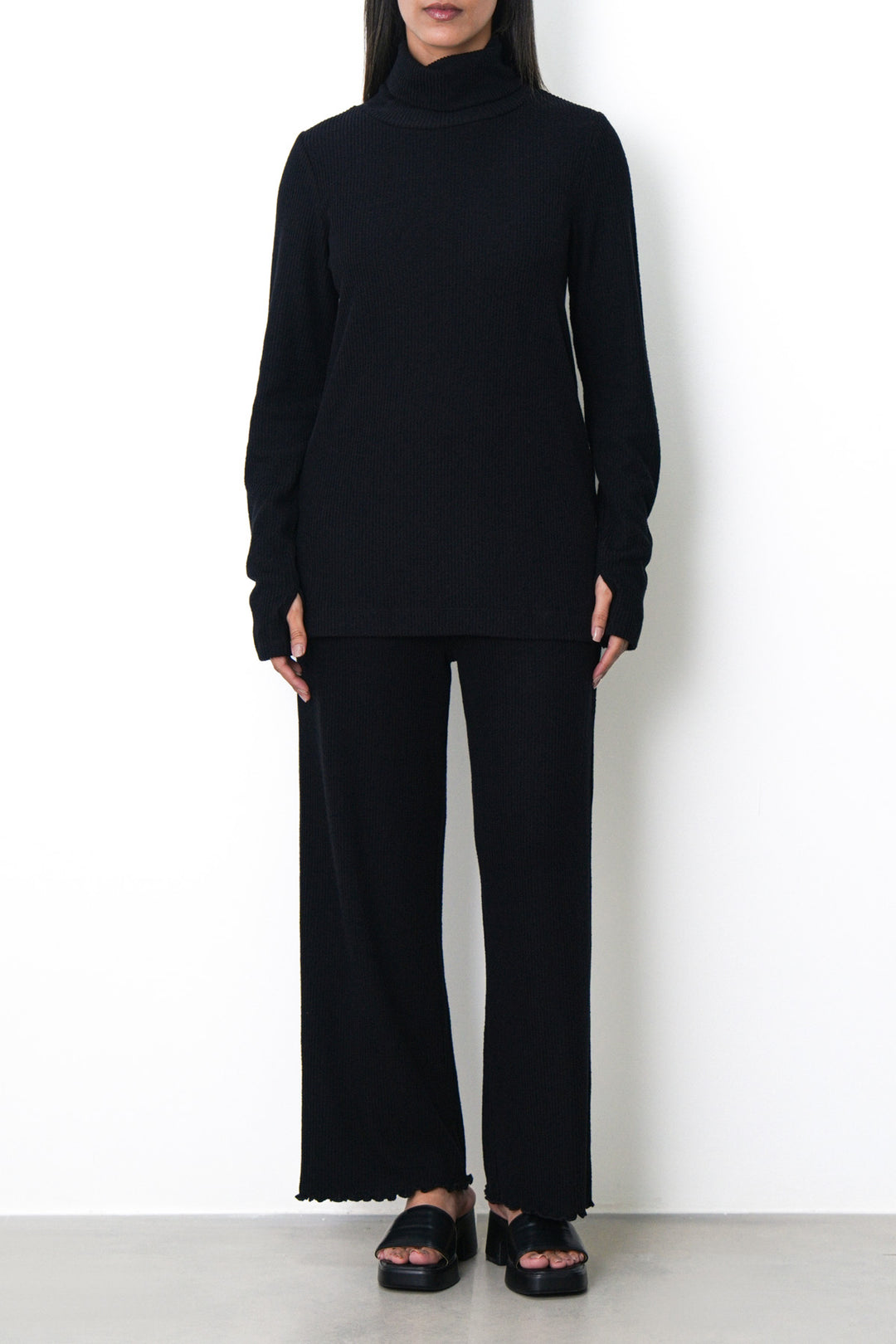 BLACK SOFT KNIT PULLOVER