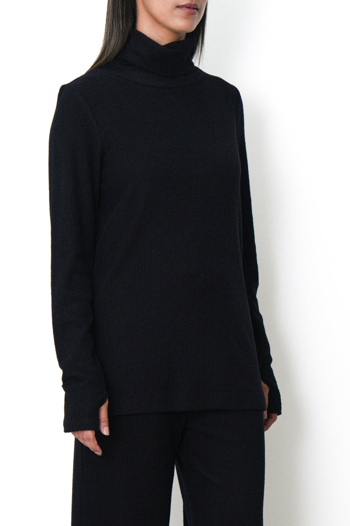 BLACK SOFT KNIT PULLOVER