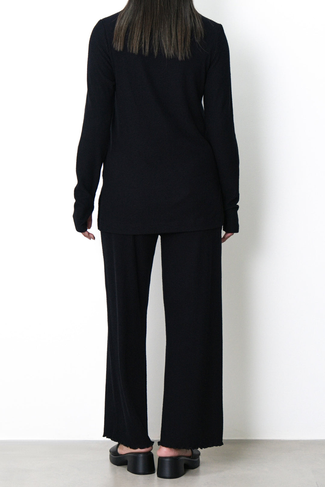 BLACK SOFT KNIT PULLOVER