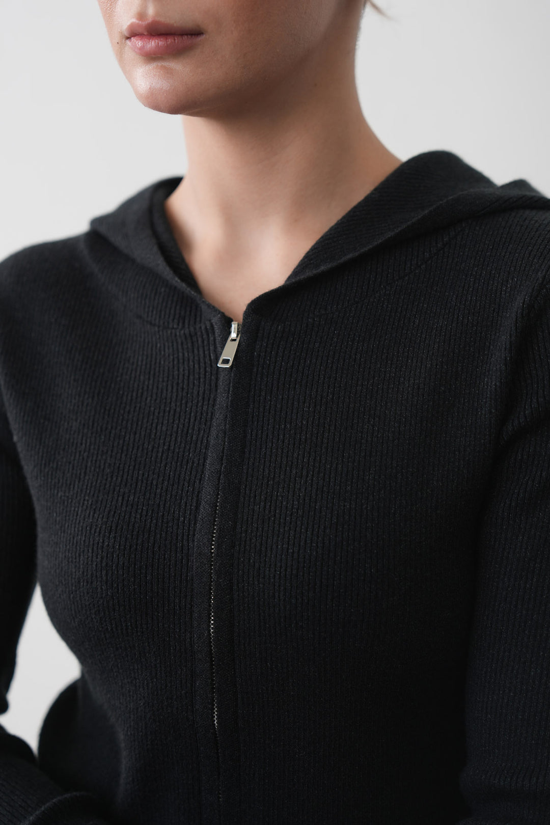 SHORT SNUG HOODIE