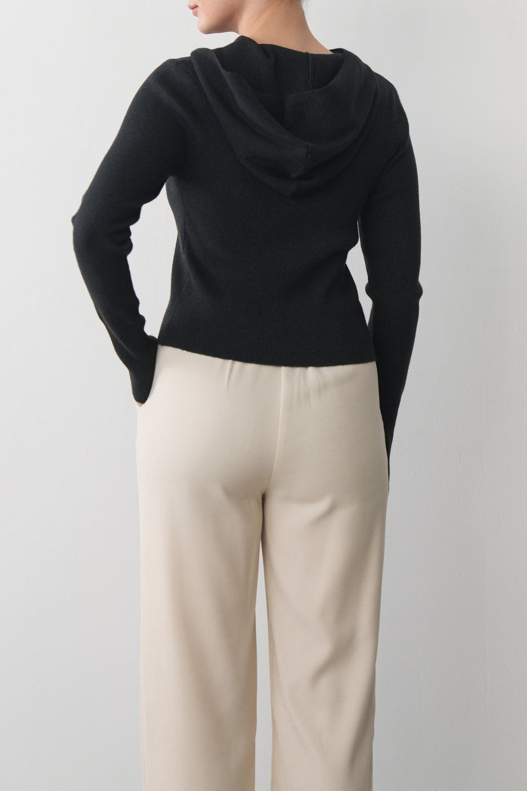 SHORT SNUG HOODIE