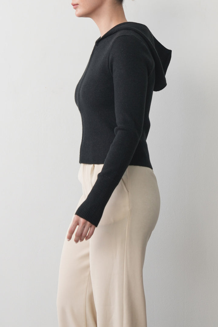 SHORT SNUG HOODIE