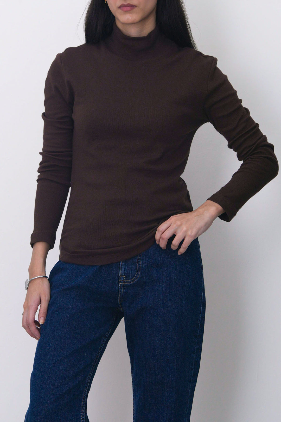 DARK BROWN FITTED TURTLENECK