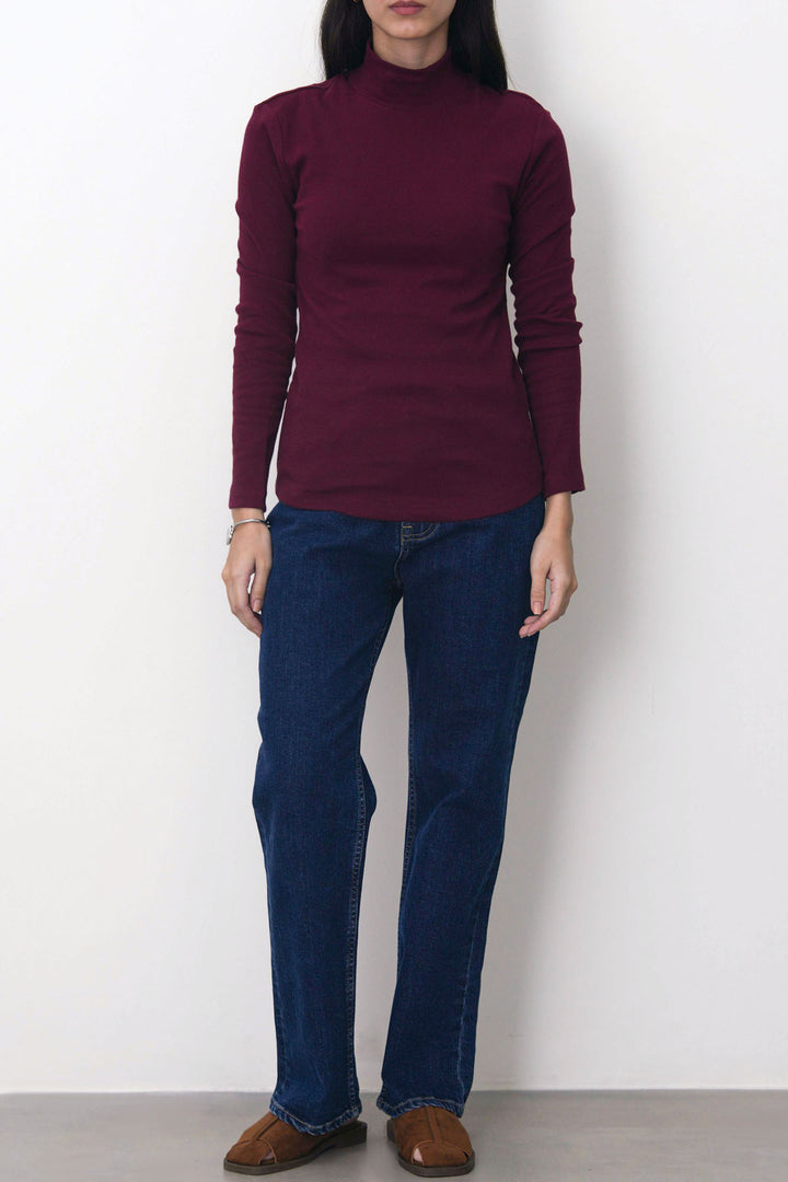 MAROON FITTED TURTLENECK