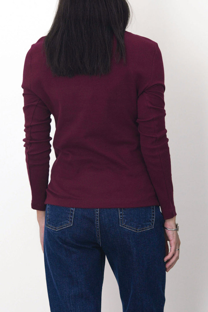 MAROON FITTED TURTLENECK