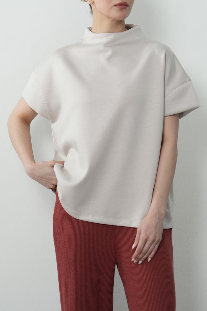 BASIC FUNNEL NECK TOP