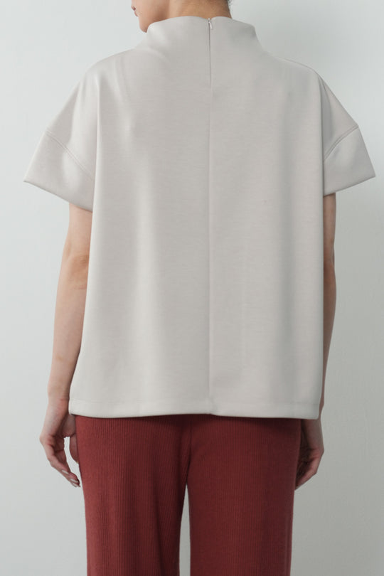 BASIC FUNNEL NECK TOP