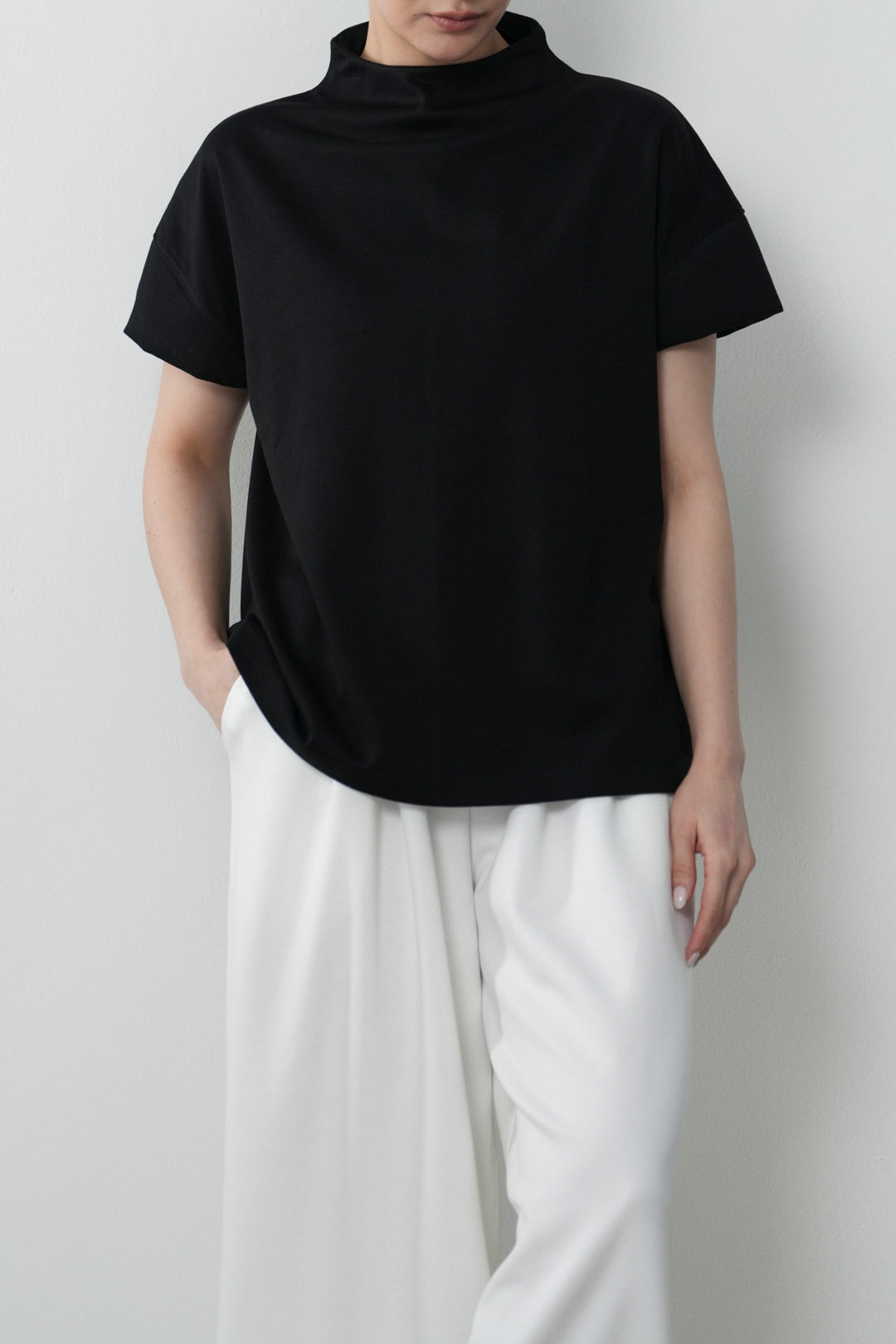 BASIC FUNNEL NECK TOP