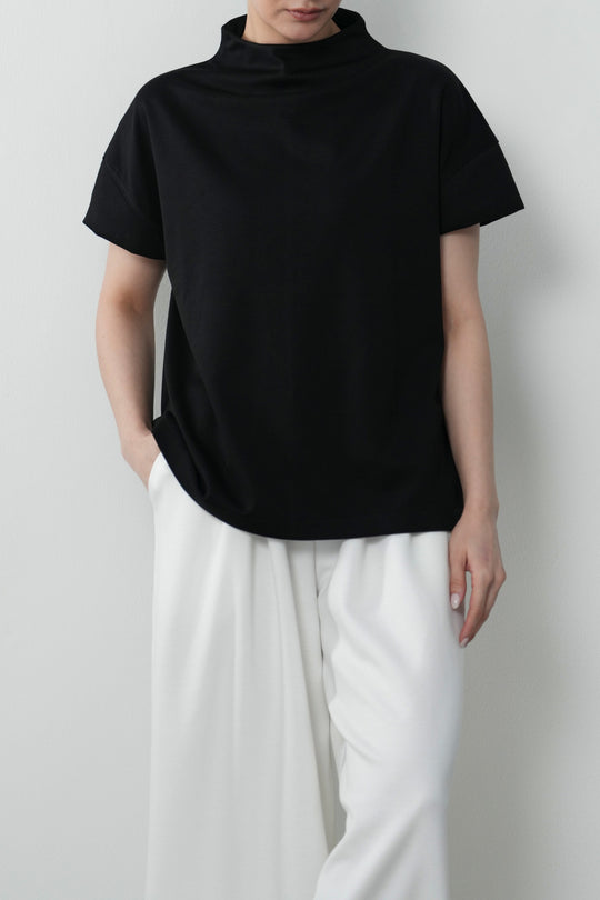 BASIC FUNNEL NECK TOP