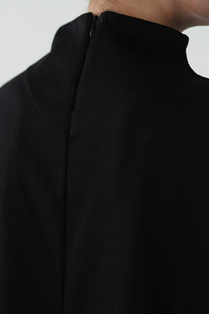 BASIC FUNNEL NECK TOP