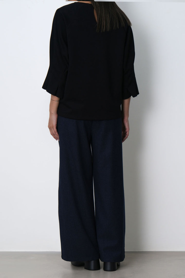 BLACK PLEATED CUFF TEE