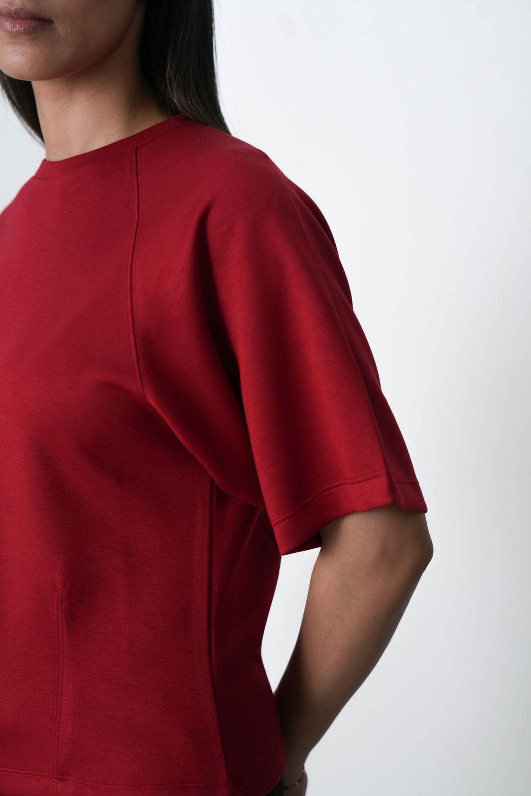 BURGUNDY SEAMED REGLAN TEE
