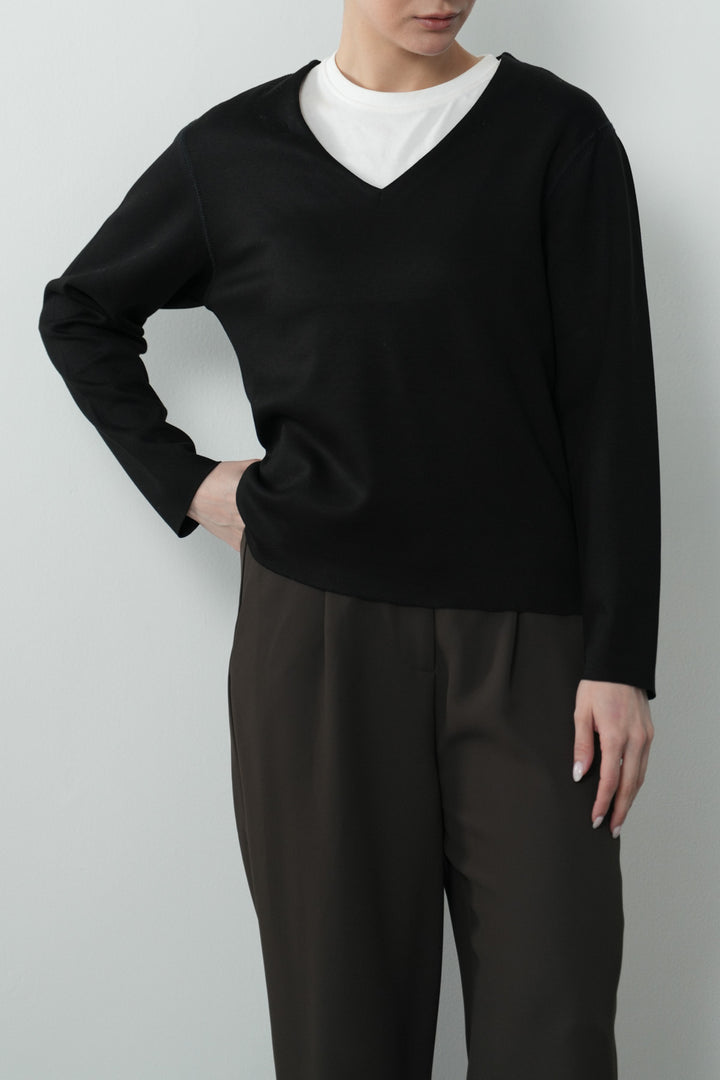 EVERYDAY V NECK TOP