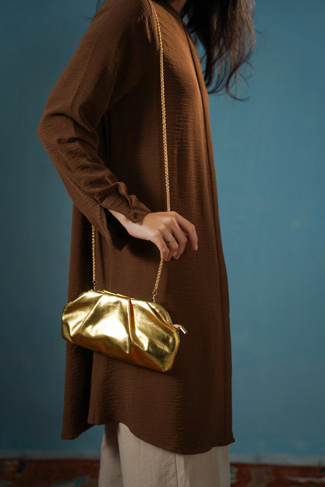 GOLD AFTER PARTY CLUTCH