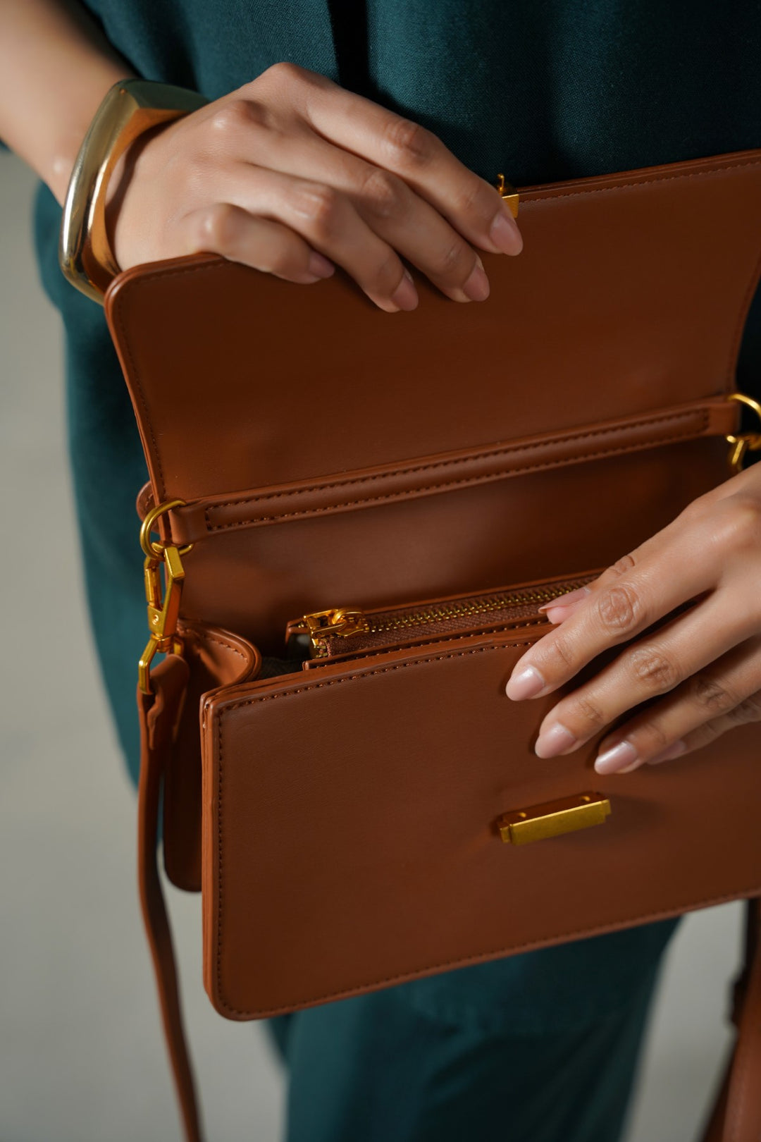 TAN CANBERRA CROSSBODY