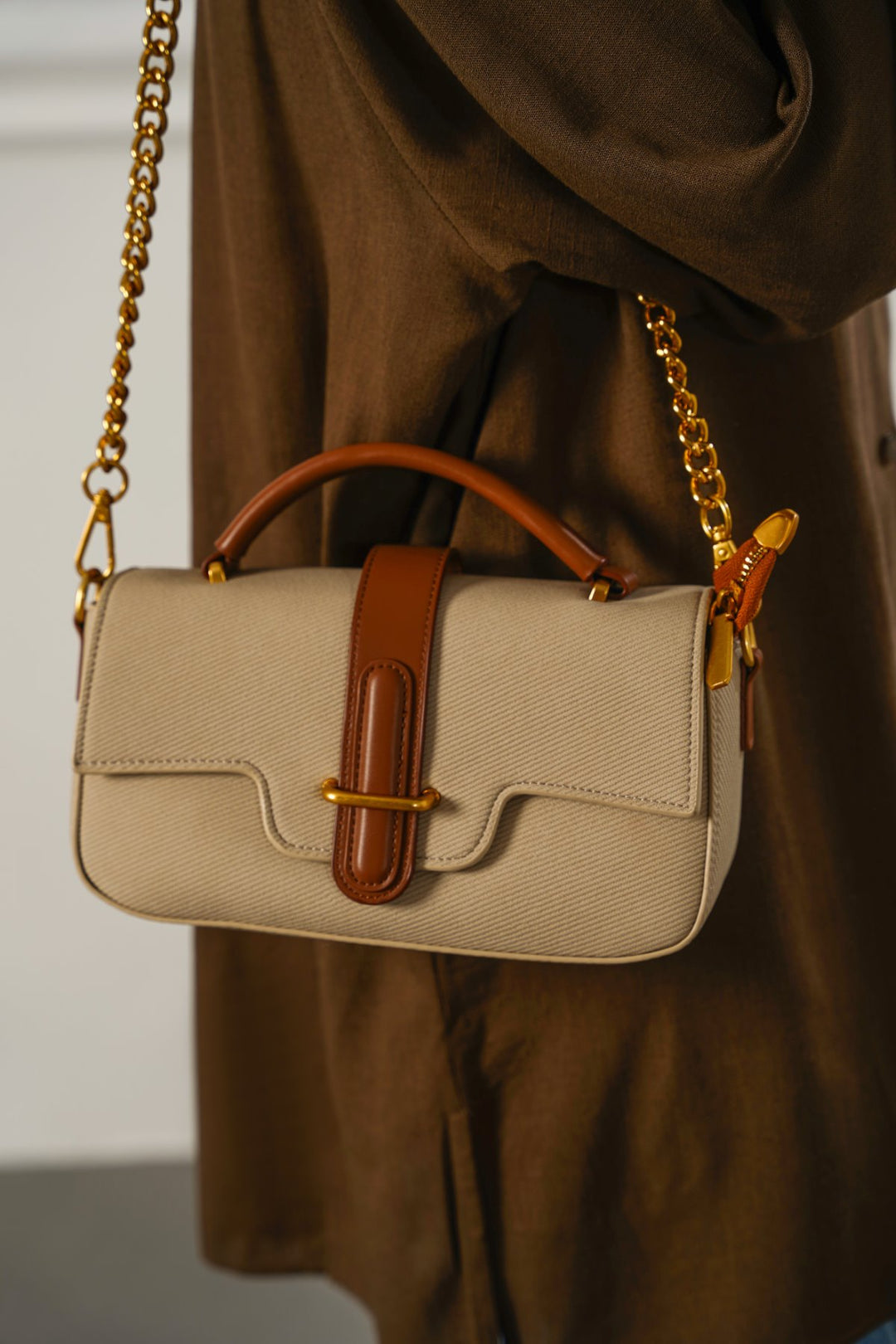 BEIGE YOLU TOP HANDLE BAG