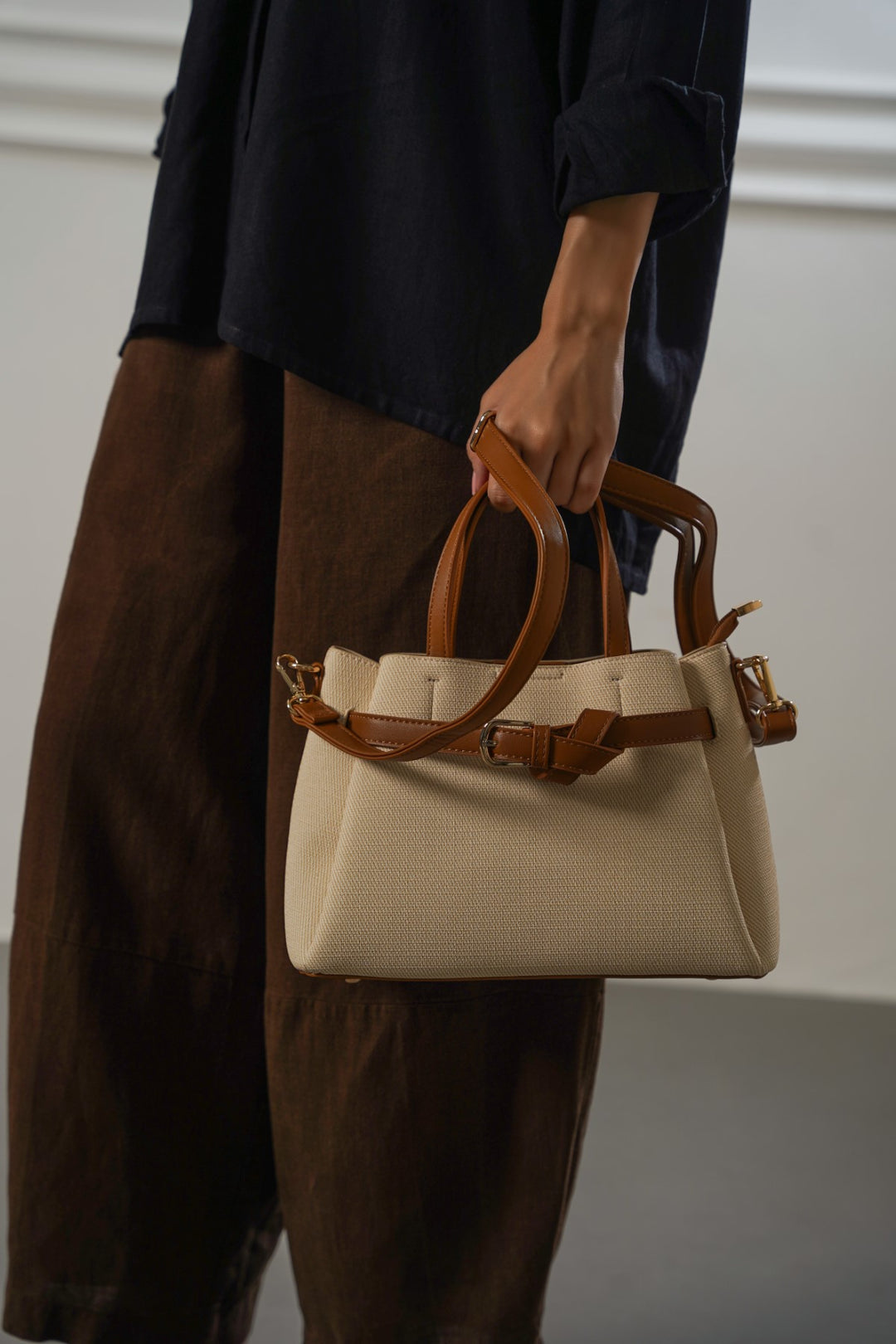 OFF WHITE WEEKEND TOP HANDLE BAG