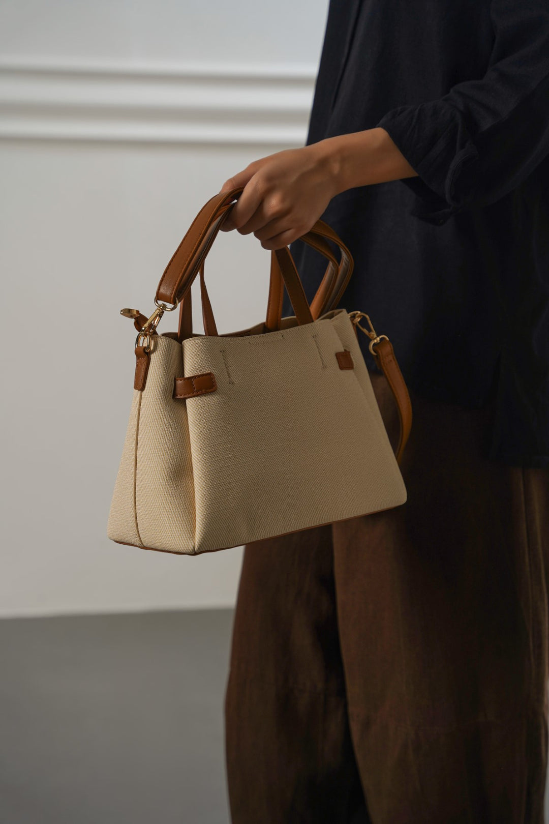 OFF WHITE WEEKEND TOP HANDLE BAG