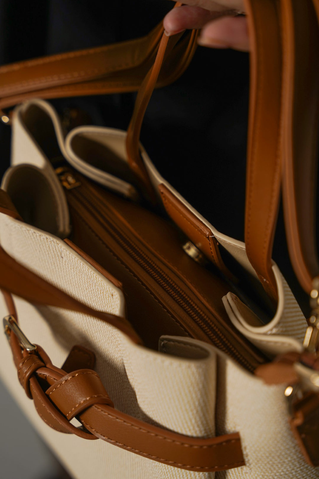 OFF WHITE WEEKEND TOP HANDLE BAG
