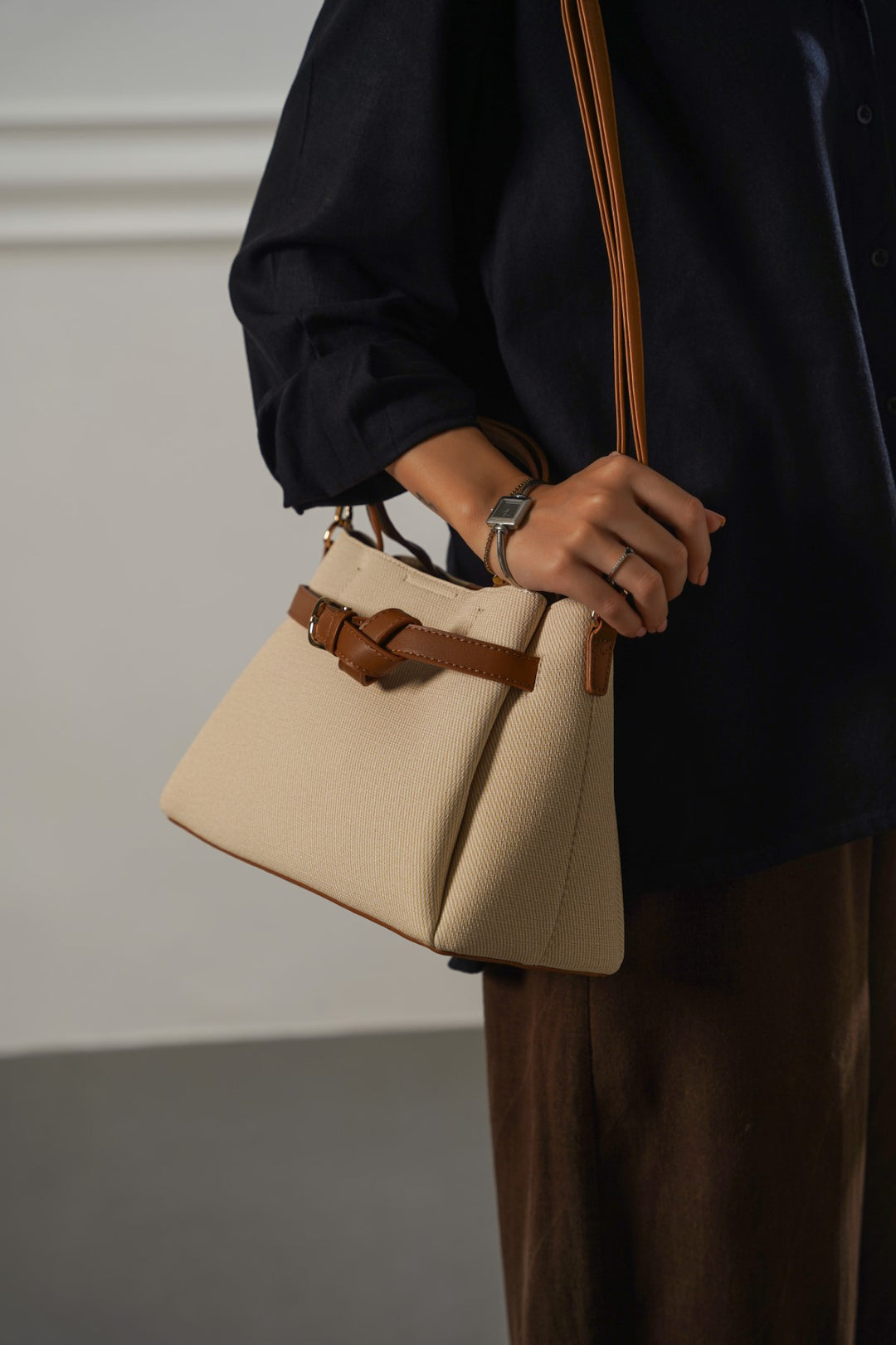 OFF WHITE WEEKEND TOP HANDLE BAG
