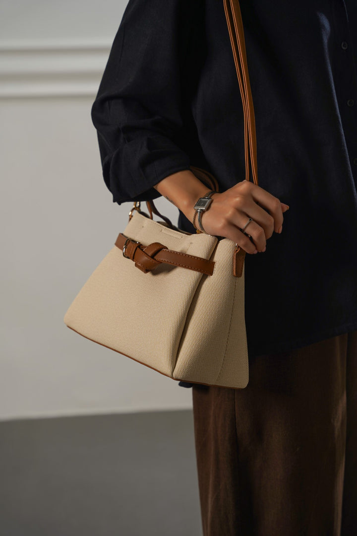 OFF WHITE WEEKEND TOP HANDLE BAG
