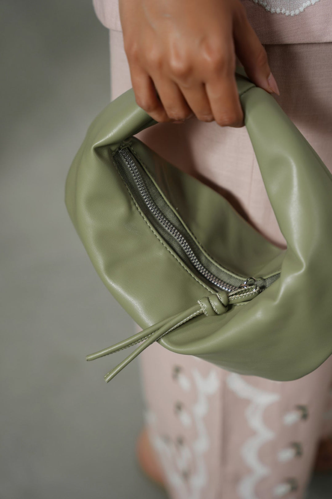 KHAKI VIVO MINI TOP HANDLE