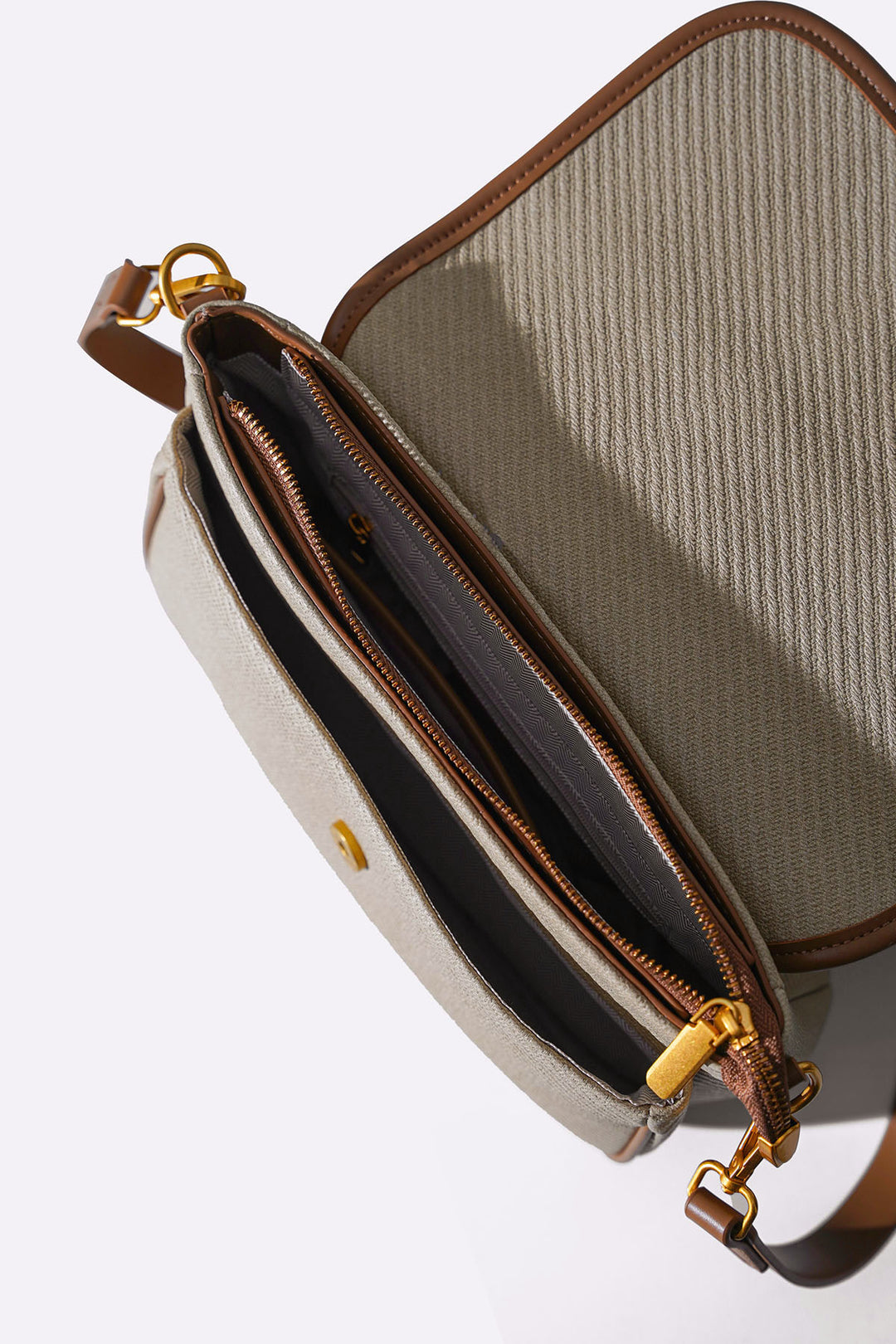 CAMEL SPRING SHOULDER BAG
