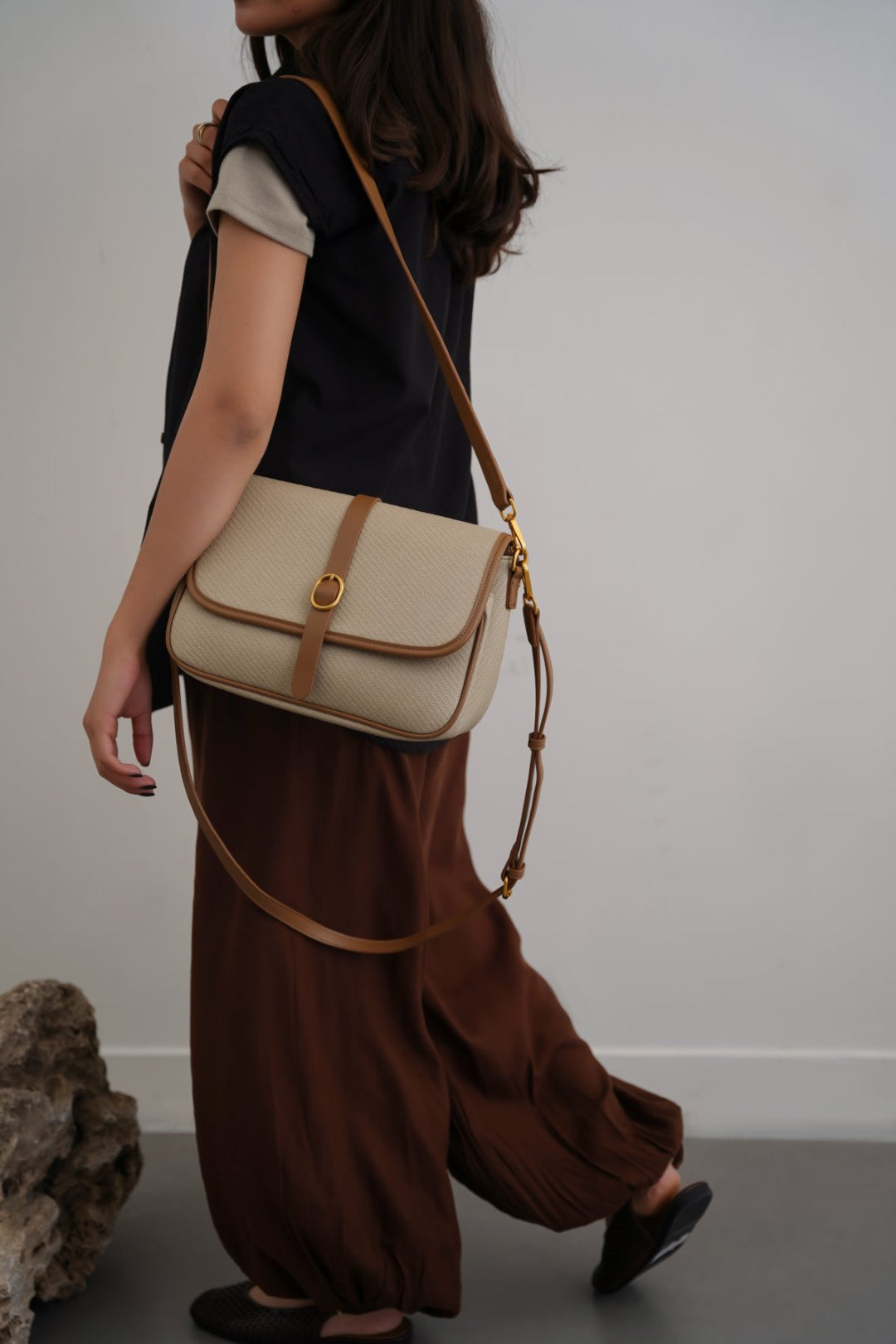 CAMEL SPRING SHOULDER BAG