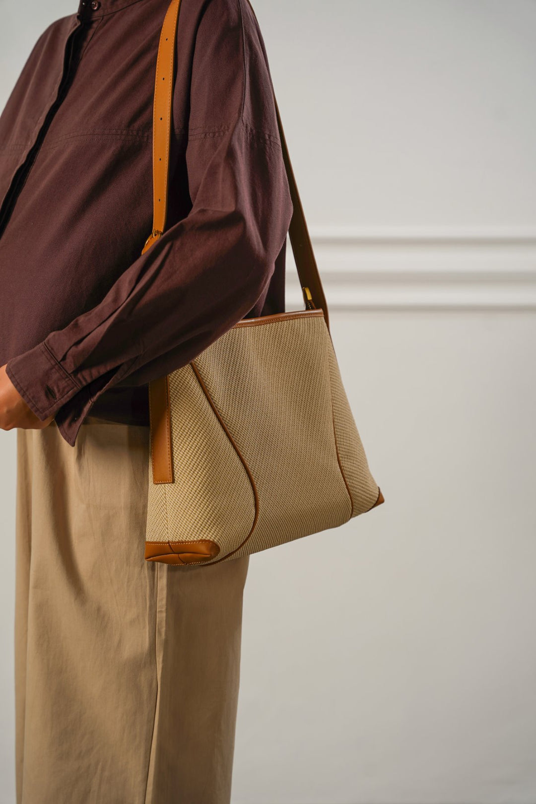 BEIGE RUMELI SHOULDER BAG