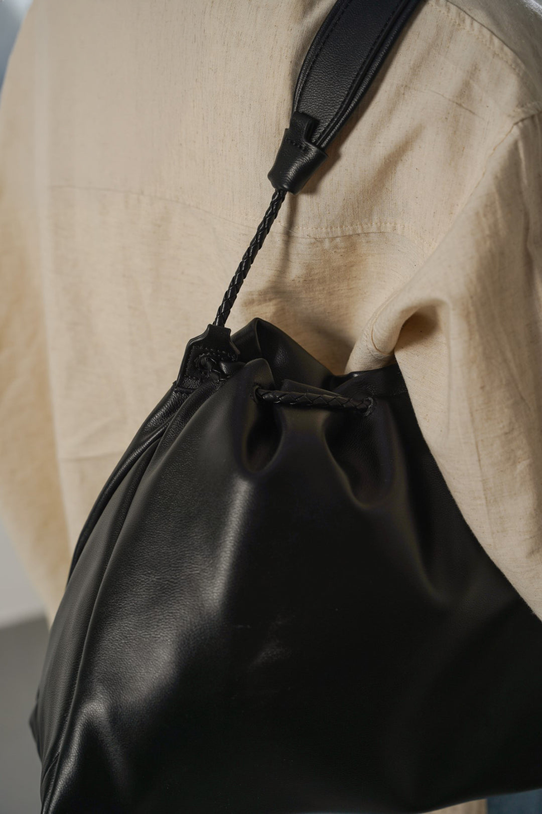 BLACK CRUISE SLOUCHY TOTE