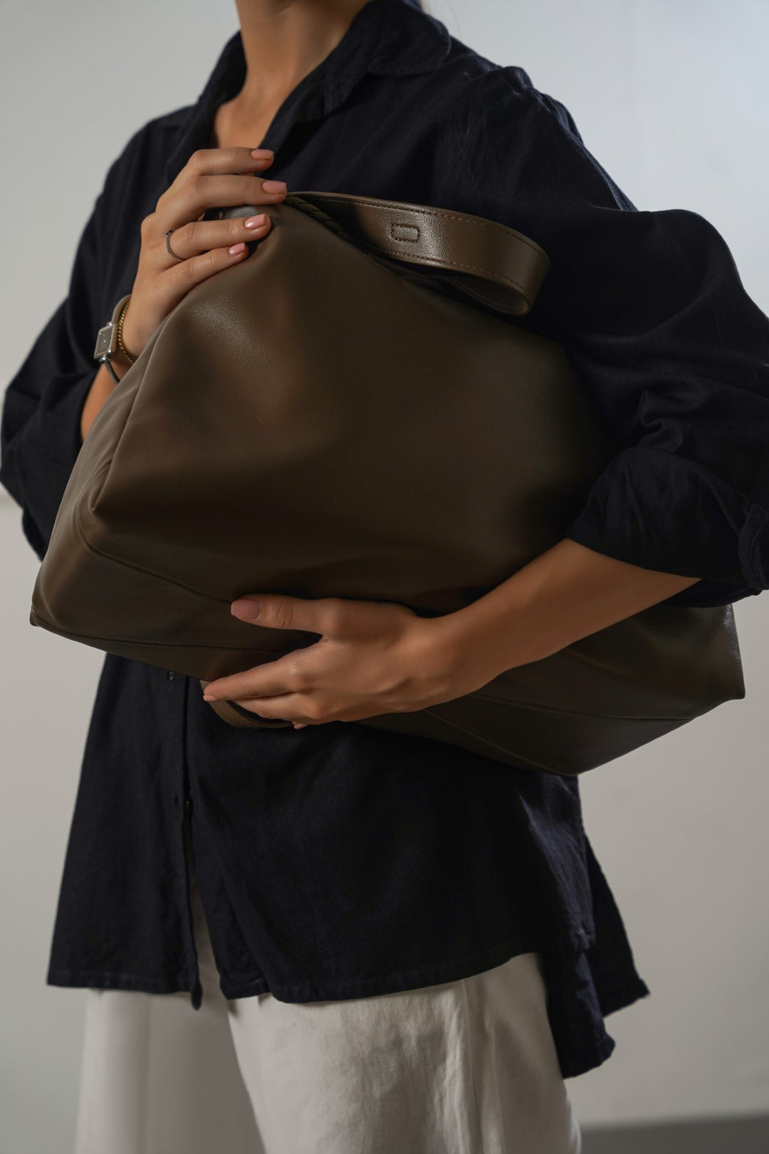 TAUPE CRUISE SLOUCHY TOTE