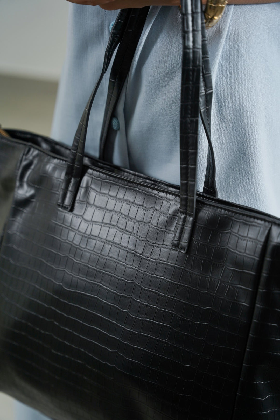 BLACK RAVELLO TOSS-IN TOTE