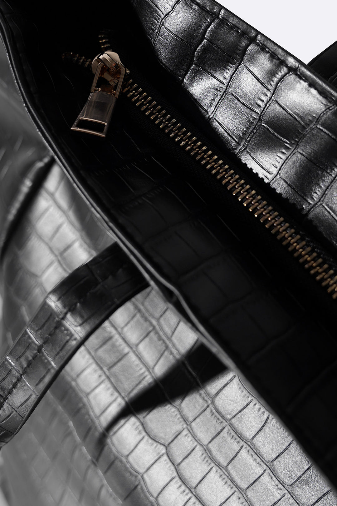 BLACK RAVELLO TOSS-IN TOTE