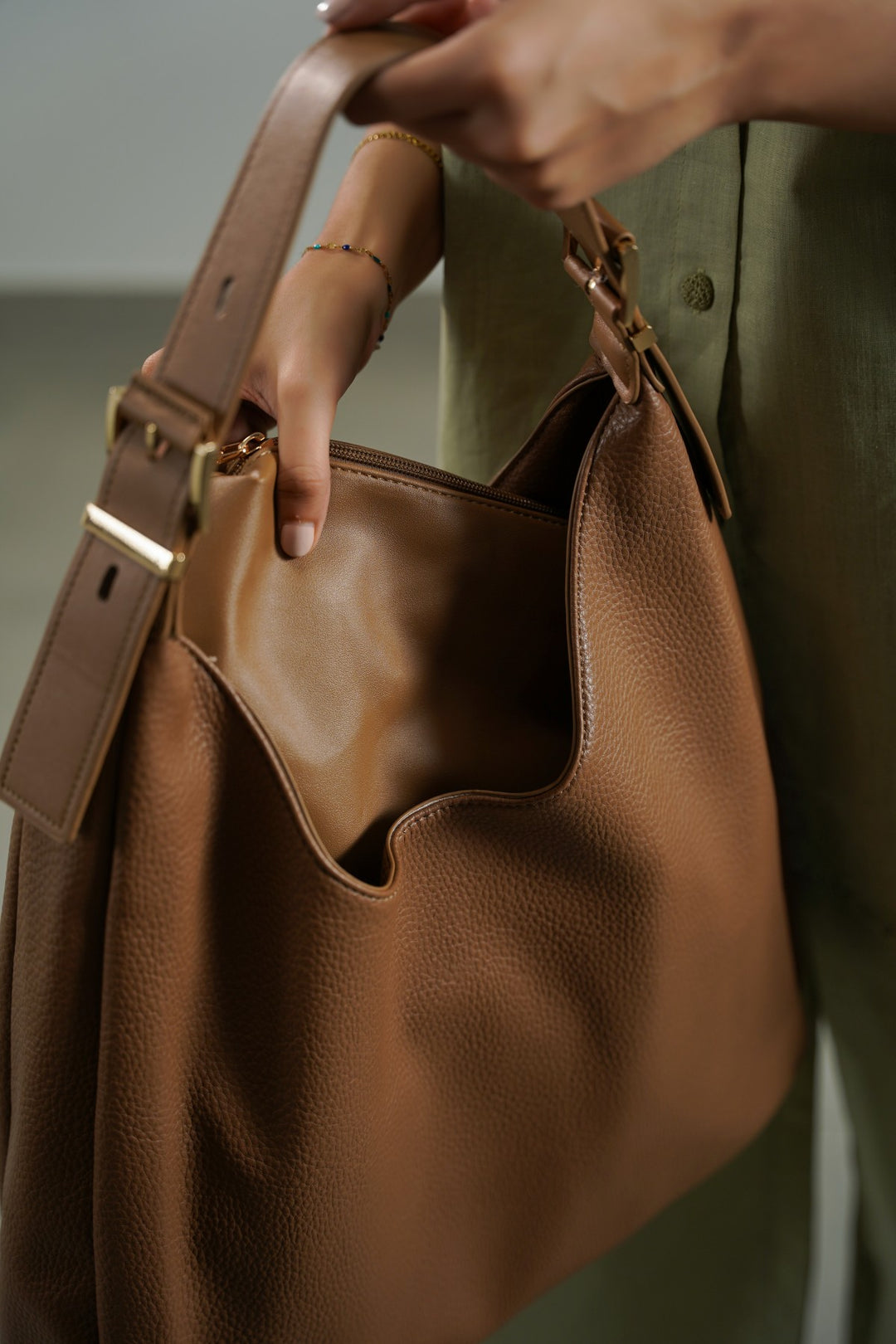 BROWN GOZO TRAVEL TOTE