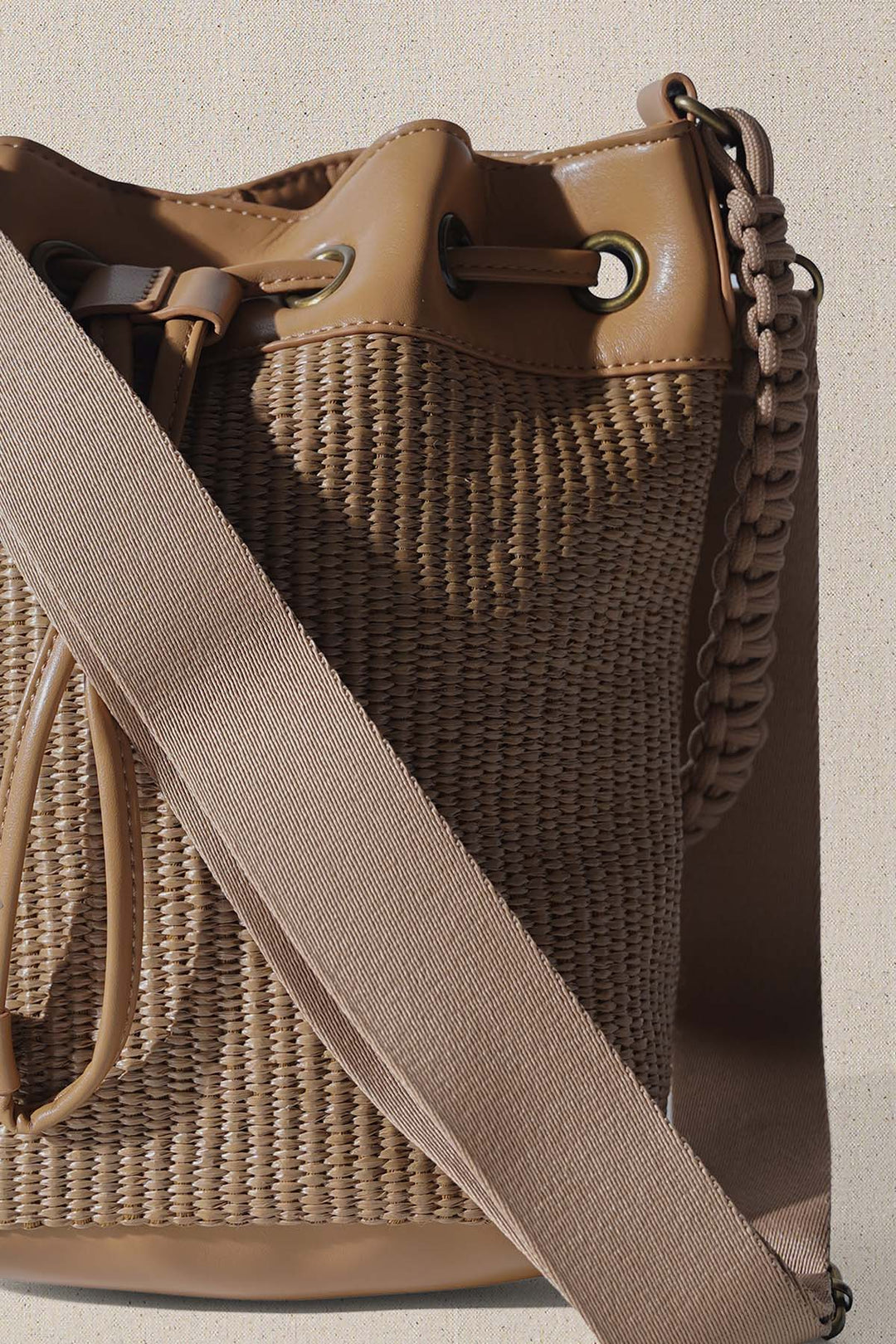 LIGHT BROWN THE CARAVAN BUCKET BAG