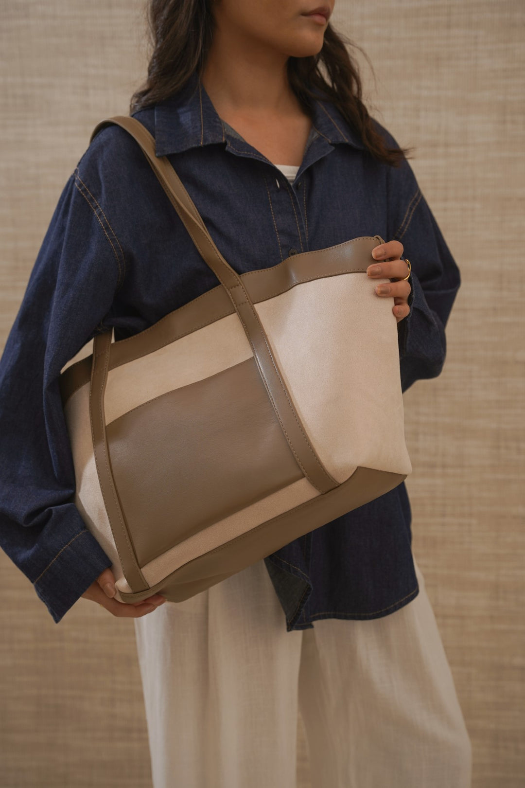 TAUPE SUN AND SAND TOTE
