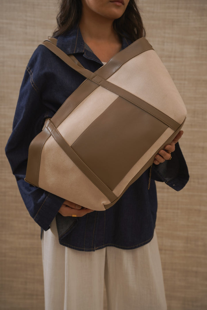 TAUPE SUN AND SAND TOTE