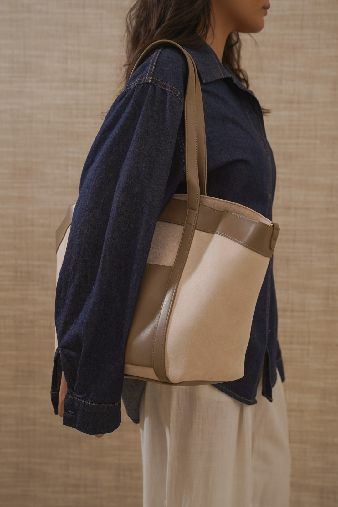 TAUPE SUN AND SAND TOTE